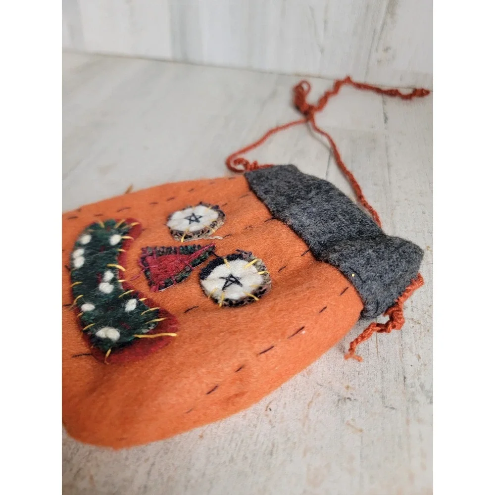 vintage Primitive folk art mini pumpkin pouch Halloween felt jack O'Lantern home